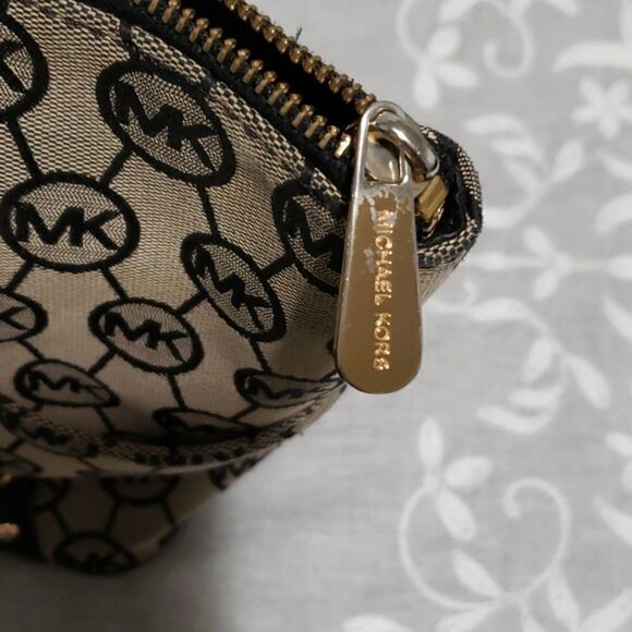 Michael Kors Jetset Tote In Black And Tan Logo Print - Picture 7 of 7